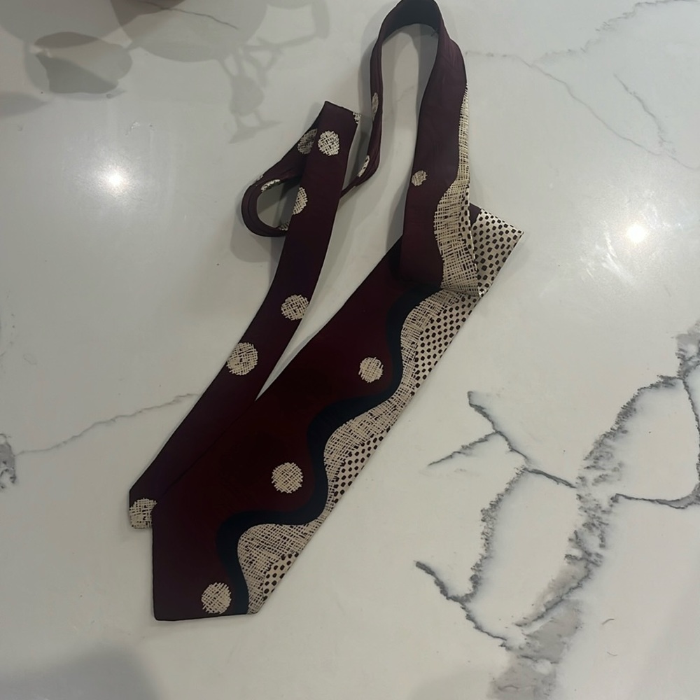 LT designs tie vintage